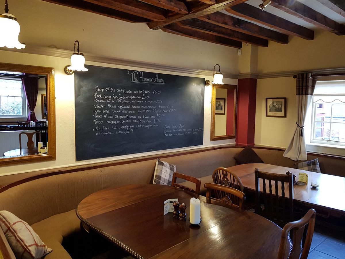 Hanmer Arms Exteriér fotografie
